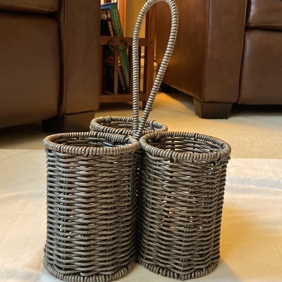Gray wicker utensil holder - Picture 4 of 9